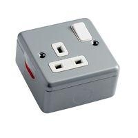 MK Metal Clad Switched Single Socket Aluminium 13A MK Metal Clad Switched Single Socket Aluminium 13A