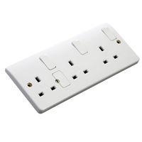 MK Switched Triple Socket White 13A MK Switched Triple Socket White 13A